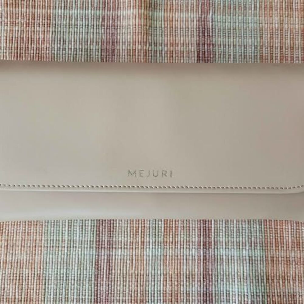 NWOT Mejuri Weekly Beige Leather Jewelry Case Classic Travel Minimalist